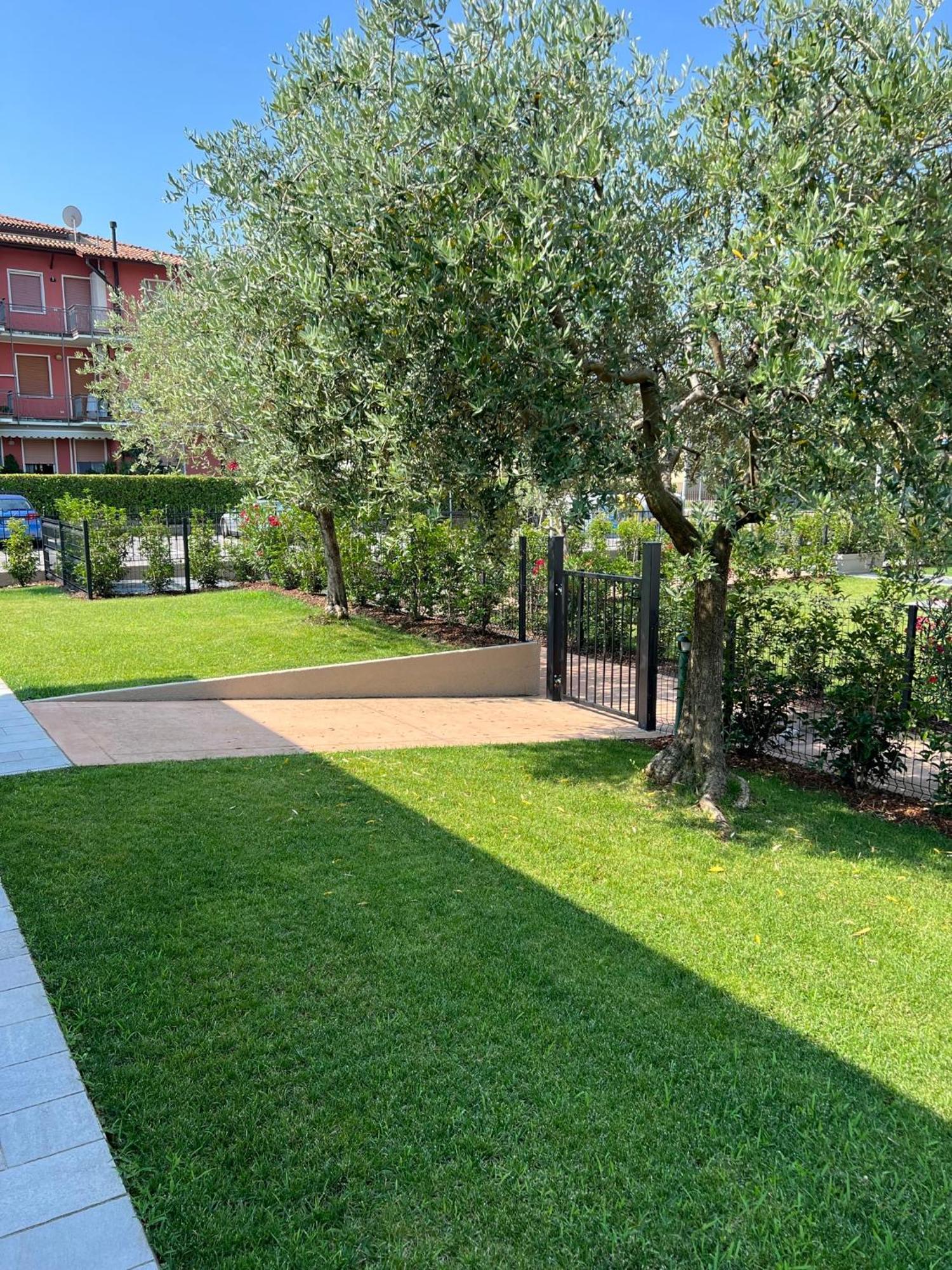 Residence Fiore Rosso Sirmione Exterior foto